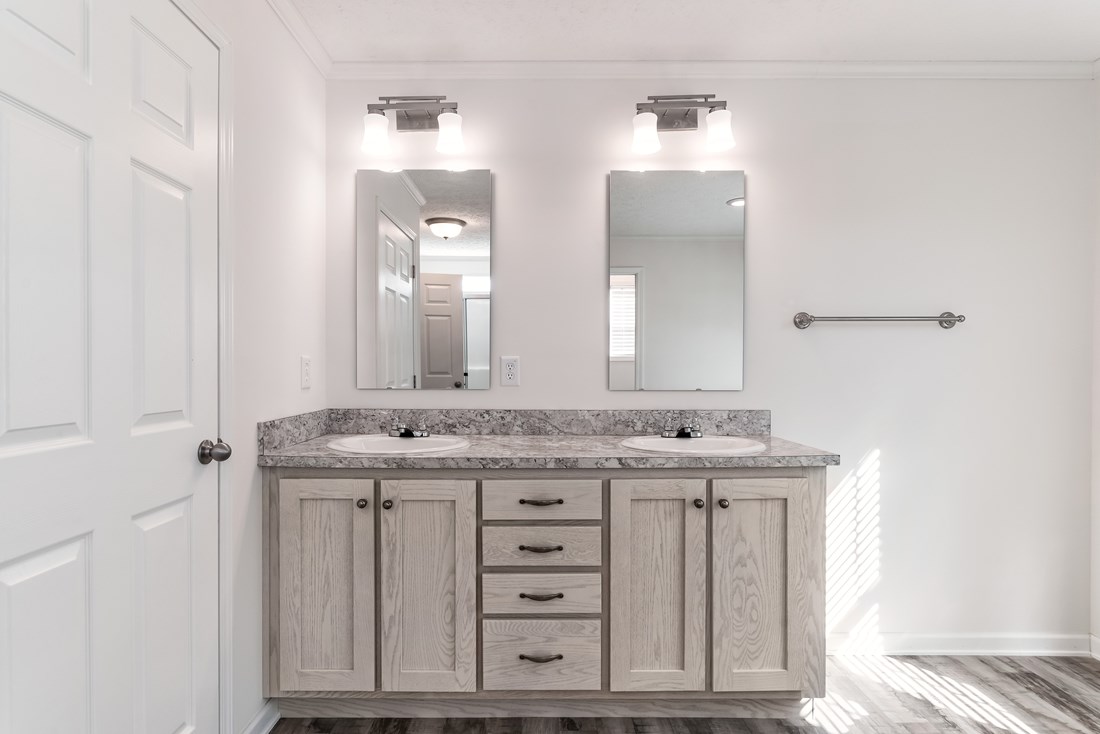 The 2091 CLASSIC Master Bathroom. This Manufactured Mobile Home features 3 bedrooms and 2 baths.
